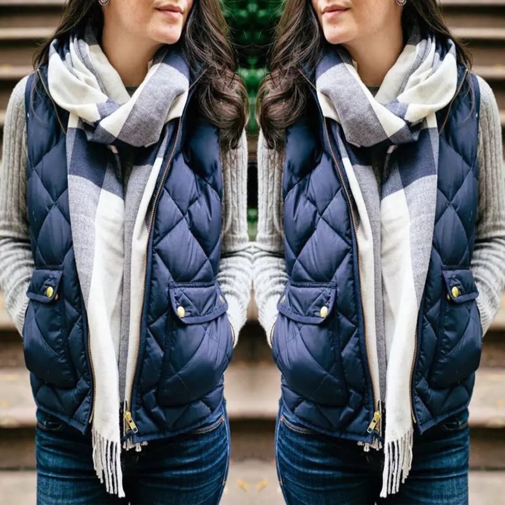 ✨Quilted Zip Up Sleeveless Vest✨ - Picture 4 of 5